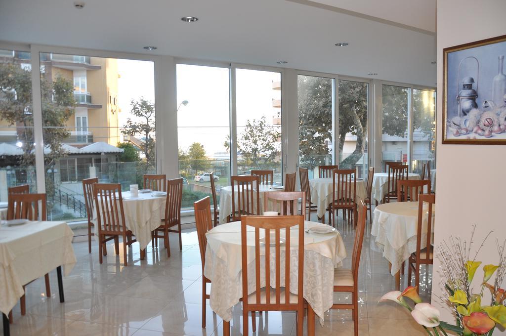 Hotel Sole Mio Rimini Bagian luar foto