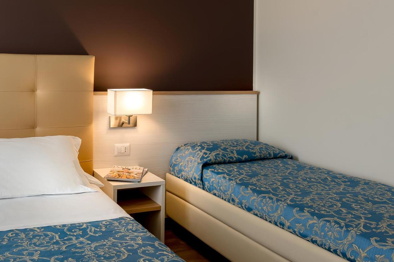Hotel Sole Mio Rimini Bagian luar foto