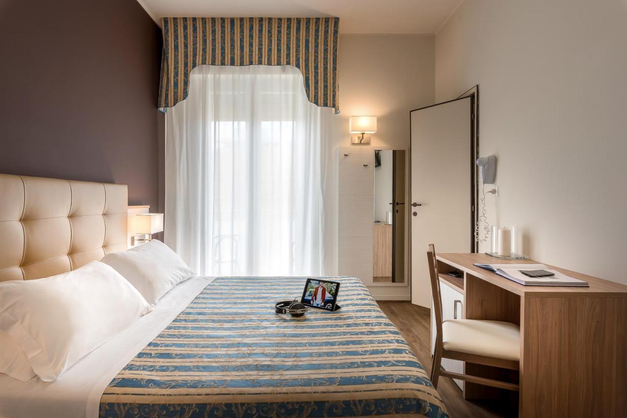 Hotel Sole Mio Rimini Bagian luar foto